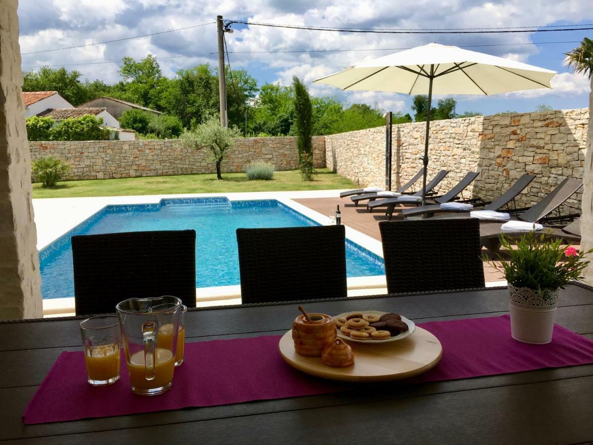 Villa Blanca With A Heated Private Pool Ruzici  外观 照片