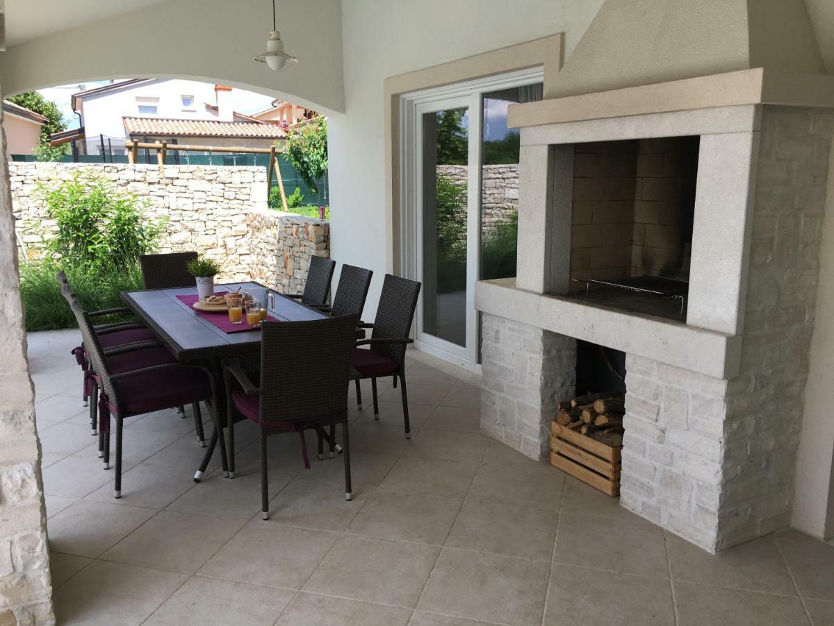 Villa Blanca With A Heated Private Pool Ruzici  外观 照片