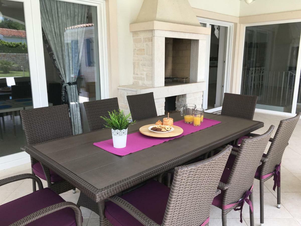Villa Blanca With A Heated Private Pool Ruzici  外观 照片