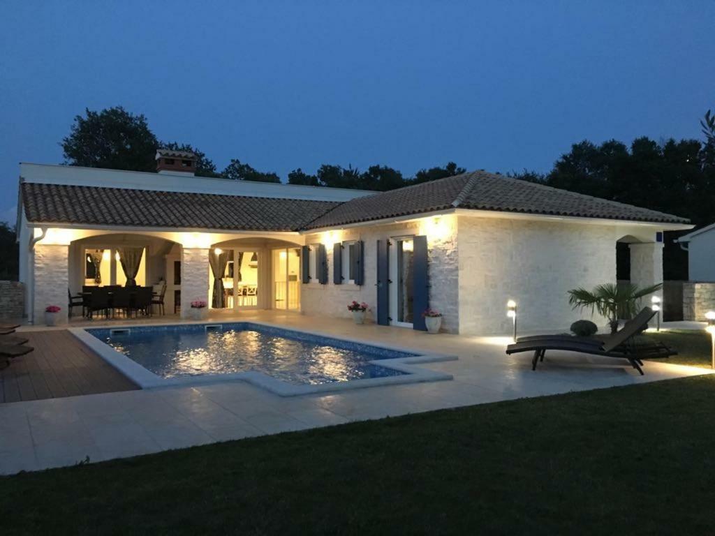 Villa Blanca With A Heated Private Pool Ruzici  外观 照片